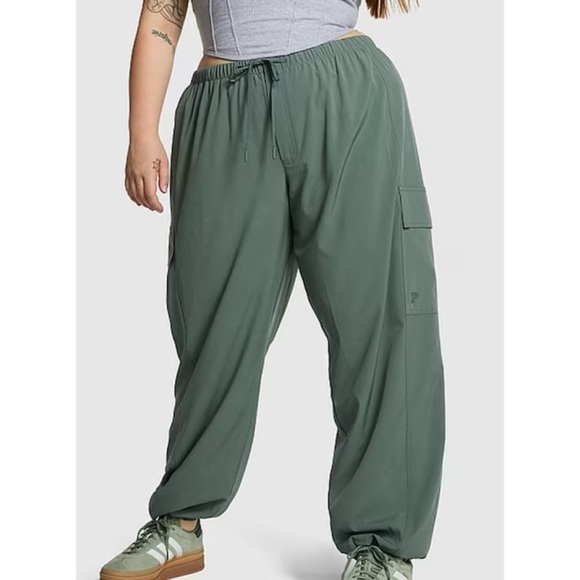 PINK by Victoria’s Secret Women's Green Cargo Pants - Picture 1 of 15